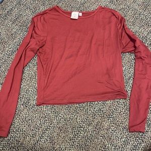 Cute long sleeve crop top!